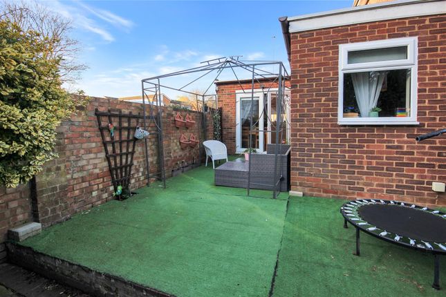 99, Shelley Road, Wellingborough photo 4