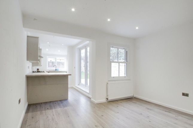 4 Croft Cottages, Bangors Road South, Iver photo 4