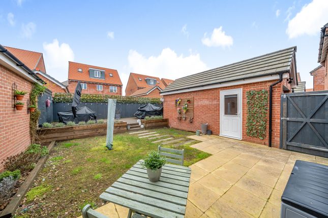 Detached house for sale in Goldcrest Gardens, Didcot, Oxfordshire
