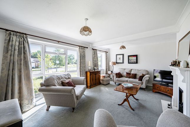 8 Richmond Way, Leatherhead photo 2