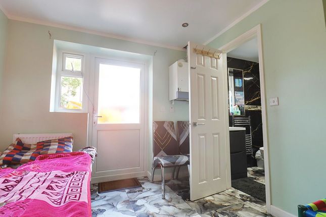 17, Dunoon Drive, Wolverhampton photo 4