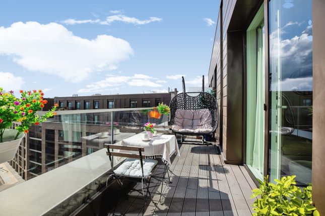 2-bed flat on 34 Alloy House, Moulding Lane, London, £475,000
