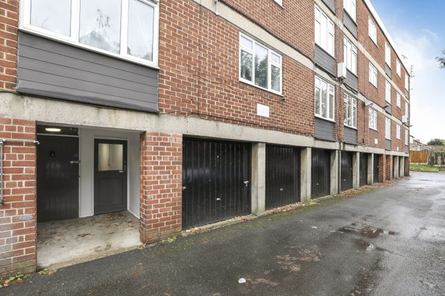 Flat for sale in Mersey Court, Liverpool