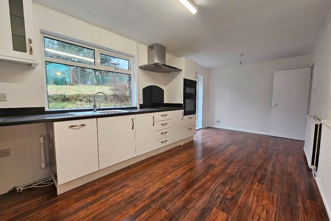 5 Daneswood Avenue, Rochdale photo 5