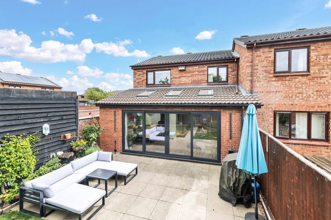2 Hinkins Close, Royston photo 4