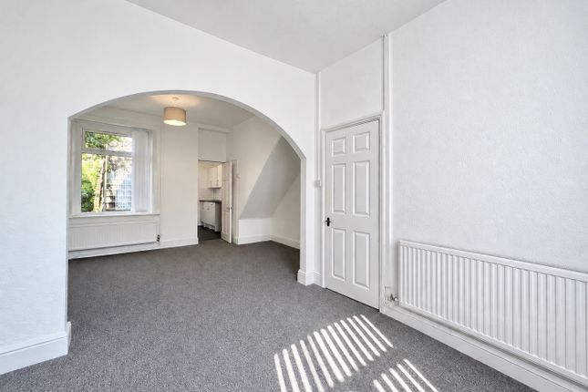 26 St Mary Street, Risca, Newport photo 3