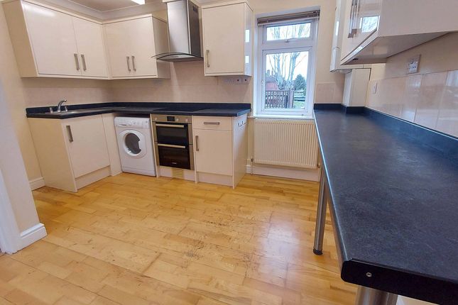 Flat to rent in Westcourt Road, Worthing