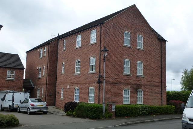 2 bed flat to rent in Whitworth Avenue, Hinckley LE10
