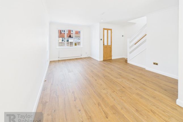 21, Windmill Court, Crawley photo 2