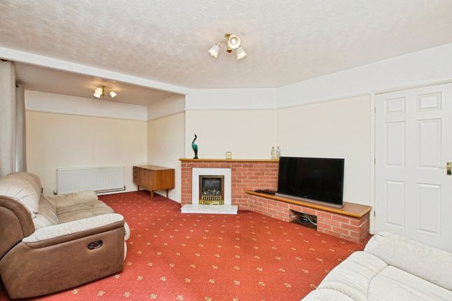 16, Tewkesbury Crescent, Derbyshire photo 2