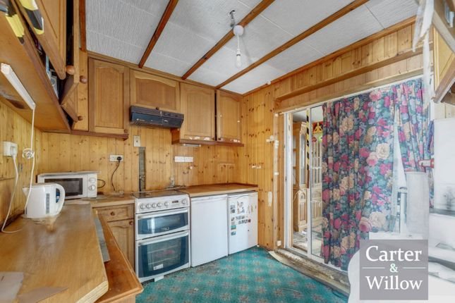 22, Dorothy Gardens, Dagenham photo 2