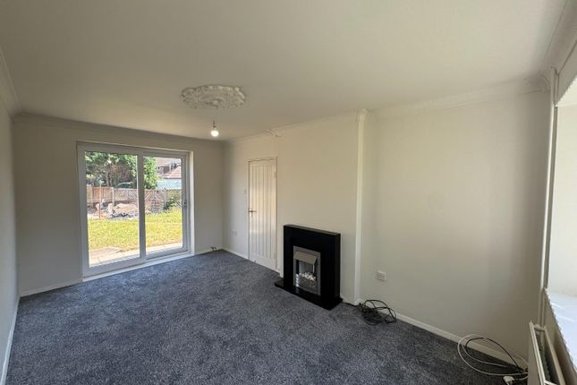 61, Long Crest, Pontefract photo 3