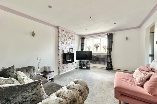 19, Peveril Gardens, Disley Stockport photo 2