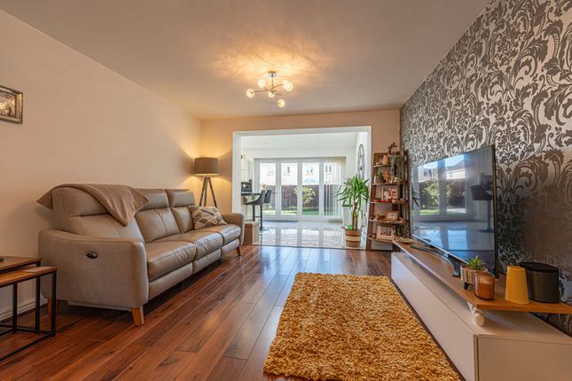 129 Churchwood, Pontypool photo 3
