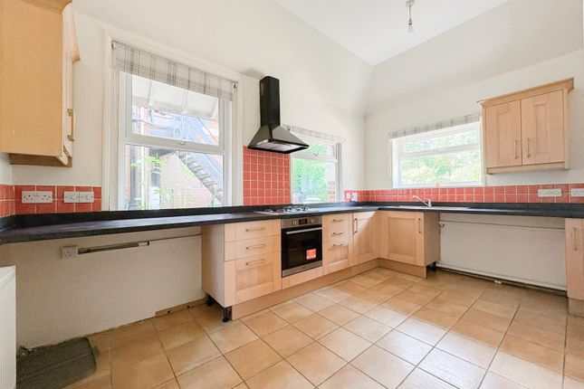 9 Merivale, Chowns Hill, Hastings photo 2
