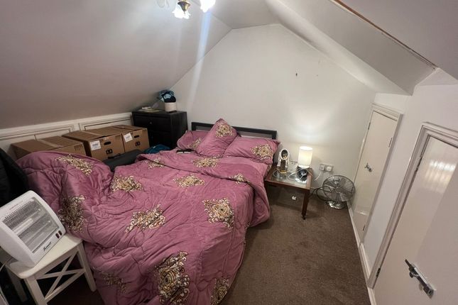 Flat to rent in Mundon Gardens, Ilford