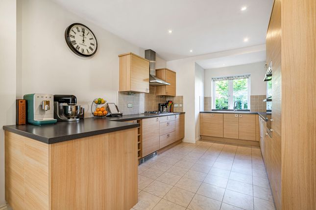 24 Mulberry Way, Ashtead photo 4