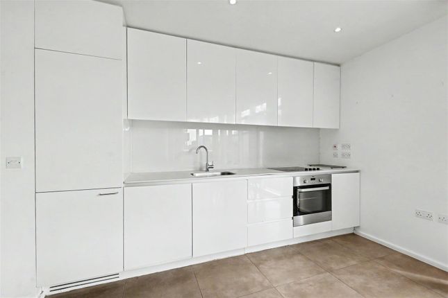 Apartment 319, Nottingham One Entrance C, Canal Street, Nottingham photo 3