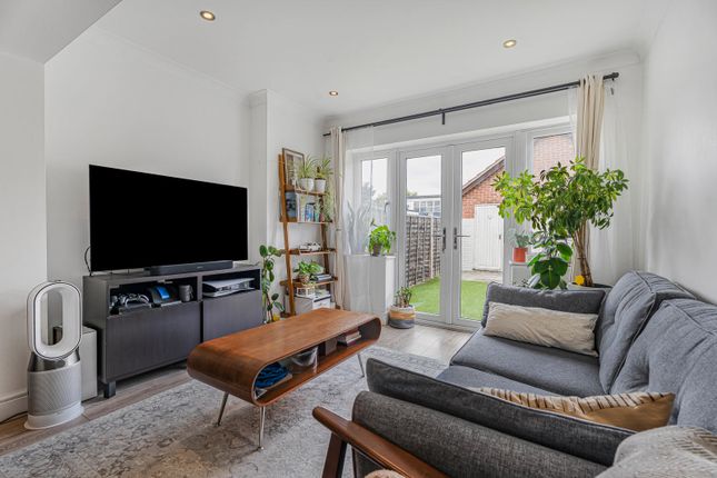 21, Beechwood Avenue, Surrey photo 3