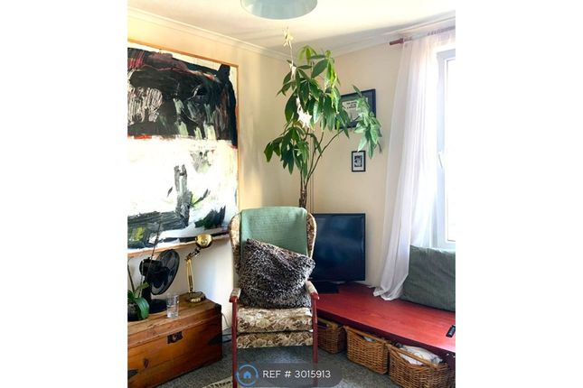 3-bed flat on Ditchling Rise, Top Floor Flat, Brighton, £1,947/mo