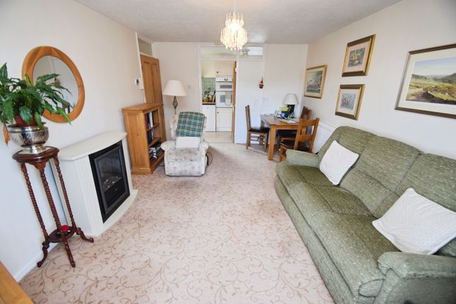 64, Wycliffe Gardens, Bradford photo 3