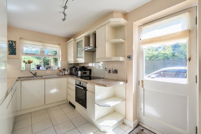 16, St. Andrews Gardens, Cobham photo 4
