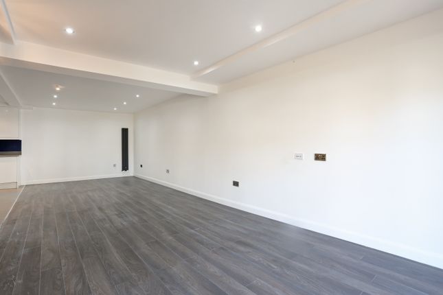 Flat to rent in Copperfield Road, London