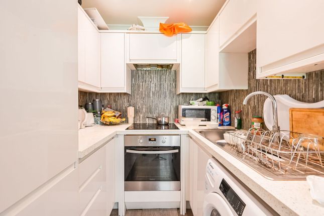 High Road, N22, Turnpike Lane photo 2