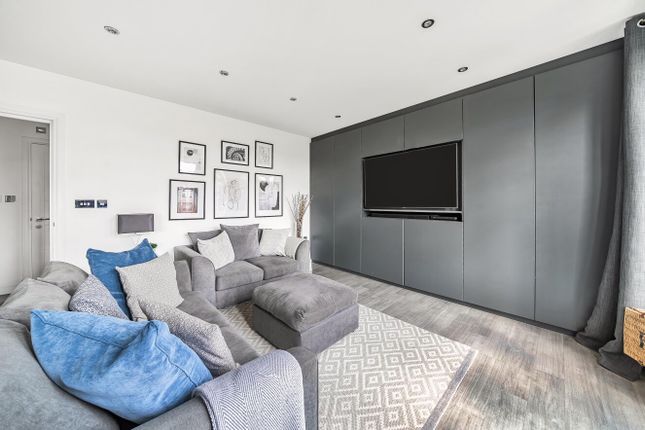 Flat for sale in Blackbrook Lane, Bromley