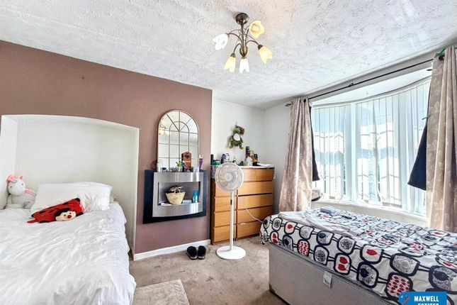 195, Watling Avenue, Edgware photo 2