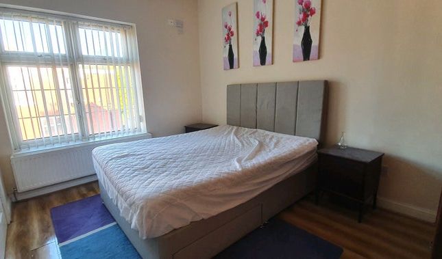 42, Richmond avenue, Prestwitch Manchester photo 4
