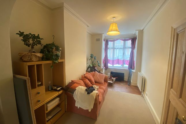 65, Northampton photo 2