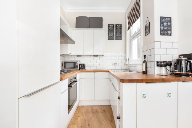 Flat for sale in Catford Hill, London