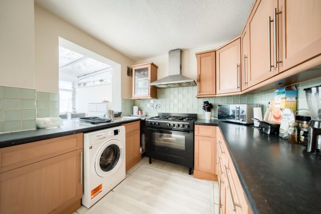 1, Carew Close, Stratford-upon-Avon photo 4