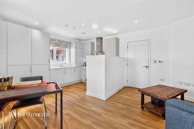 7, Mahler House, Holst Road, London photo 4