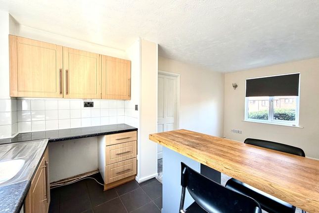 34, Highgrove Close, Calne photo 2