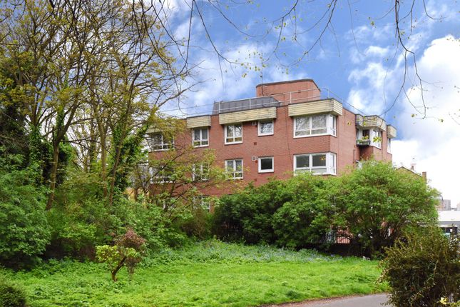 Flat for sale in Cleveley Close, Charlton