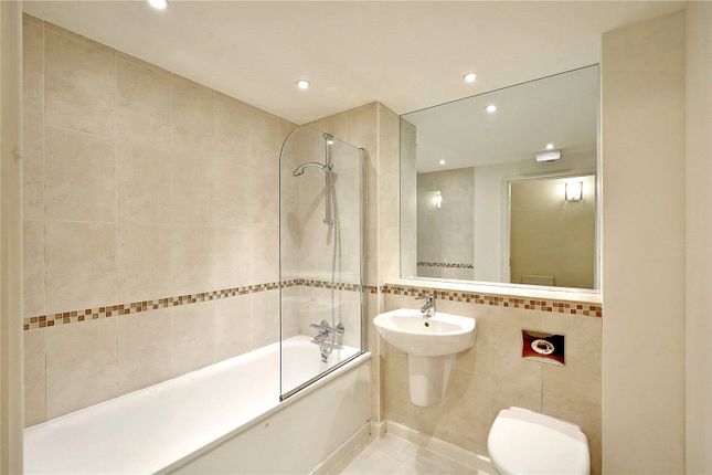 Flat for sale in Douglas Path, Cubitt Town