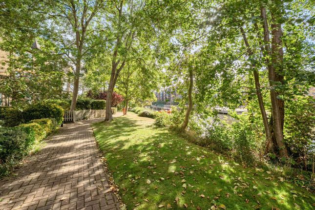 32 Mortley Close, Tonbridge photo 3