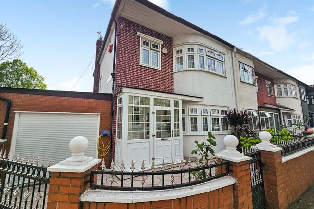 End terrace house to rent in Portway, Stratford, London
