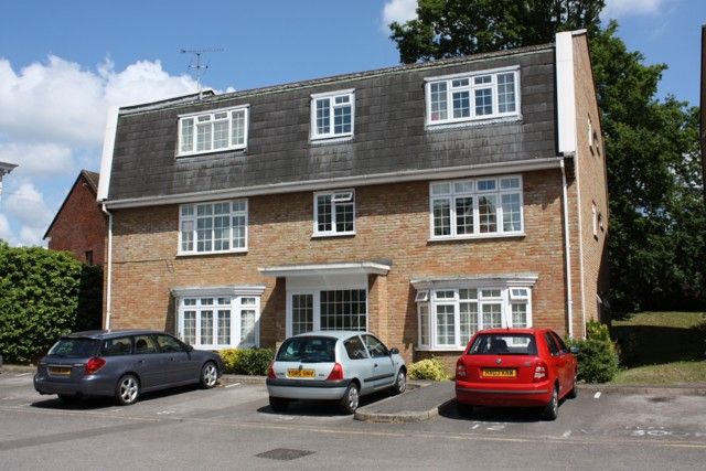 Flat for sale in The Birches, Woking