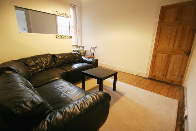 Flat to rent in Gainsborough Grove, Arthurs Hill, Newcastle Upon Tyne