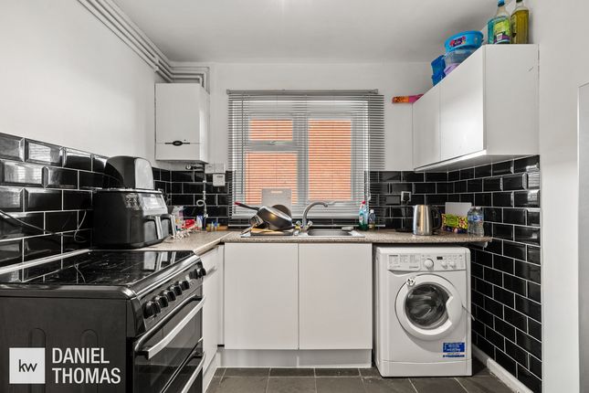 30, Badburgham Court, Waltham Abbey photo 4