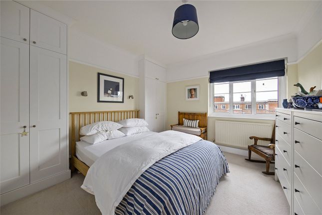 Sheen Court, Richmond photo 4