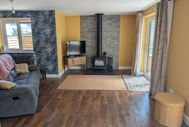 5, Oaktree Close, St. Austell photo 4