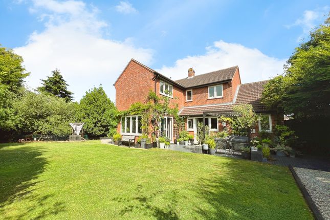 6 Meadows Close, Newark photo 2