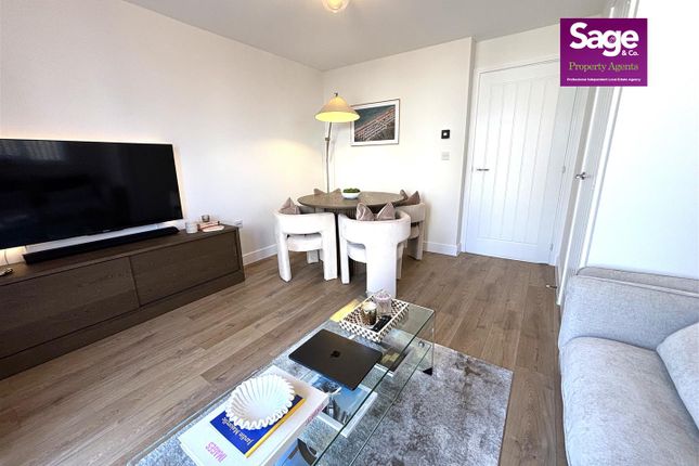 28, Cilgant Ceinwen, Cwmbran photo 4