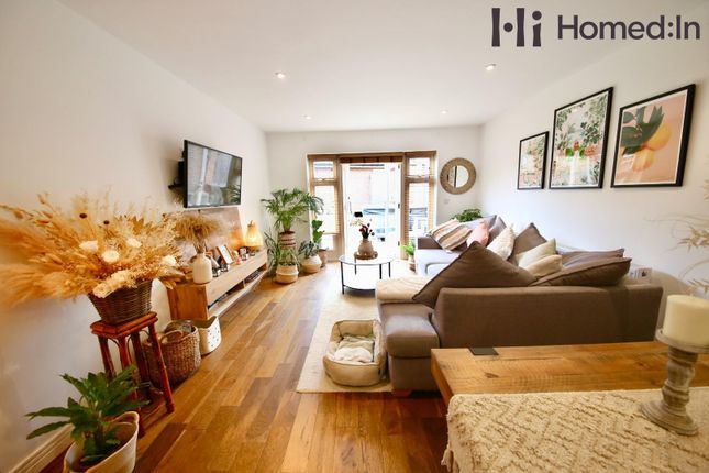 32, Sycamore Rise, Horsham photo 2