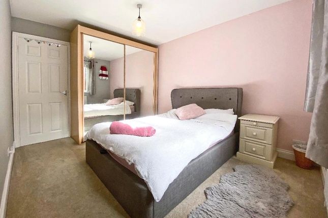 11 The Ashtrees,, Guildford Road, Aldershot photo 4