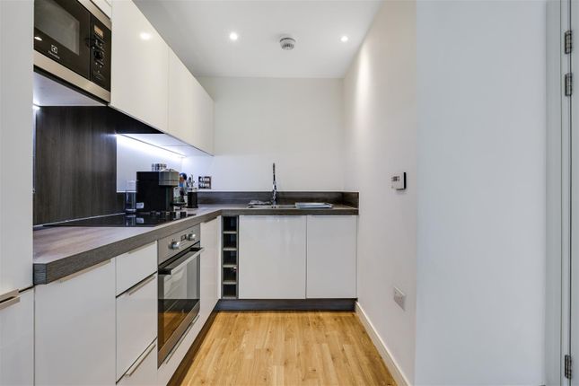 Flat 156, Roma Corte, Lewisham photo 4